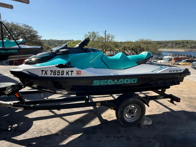 Slide: The Image of Sea-Doo GTX PRO 130 2022 - 4