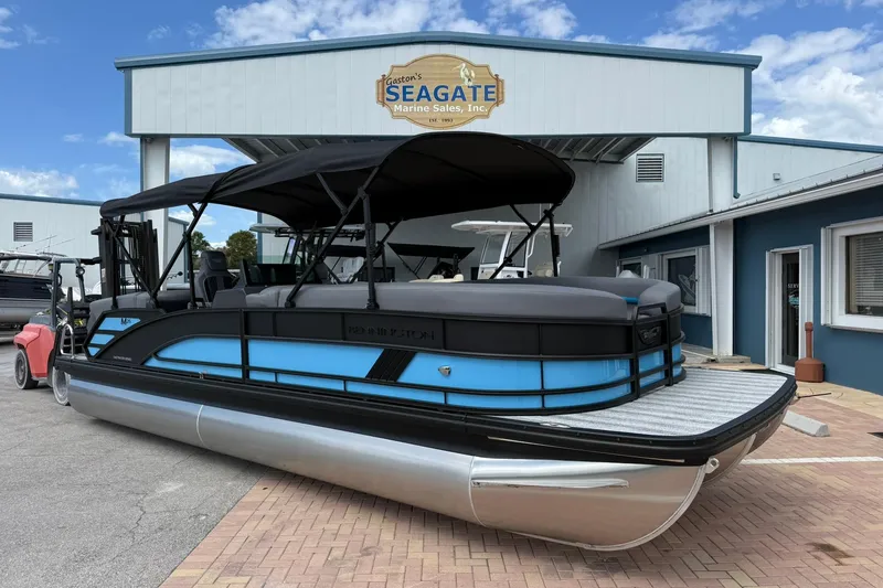The Image of 2026 Bennington 26 M Quad Bench pontoon boat at Seagate Marine Sales. - 1