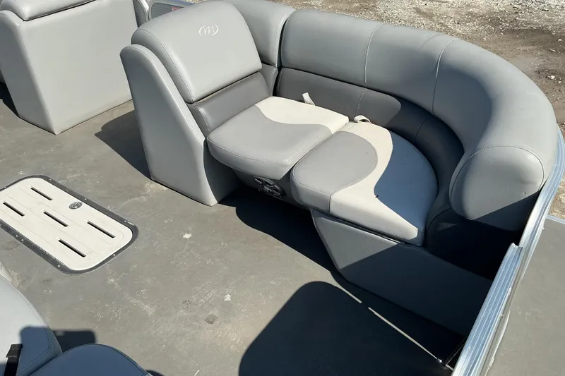 Slide: The Image of 2018 Manitou 23 Aurora LE RF boat interior with gray seating and flooring. - 12