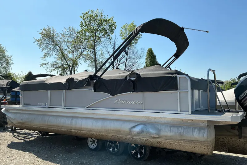Slide: The Image of 2018 Manitou 23 Aurora LE RF pontoon boat with cover, parked on a trailer. - 17
