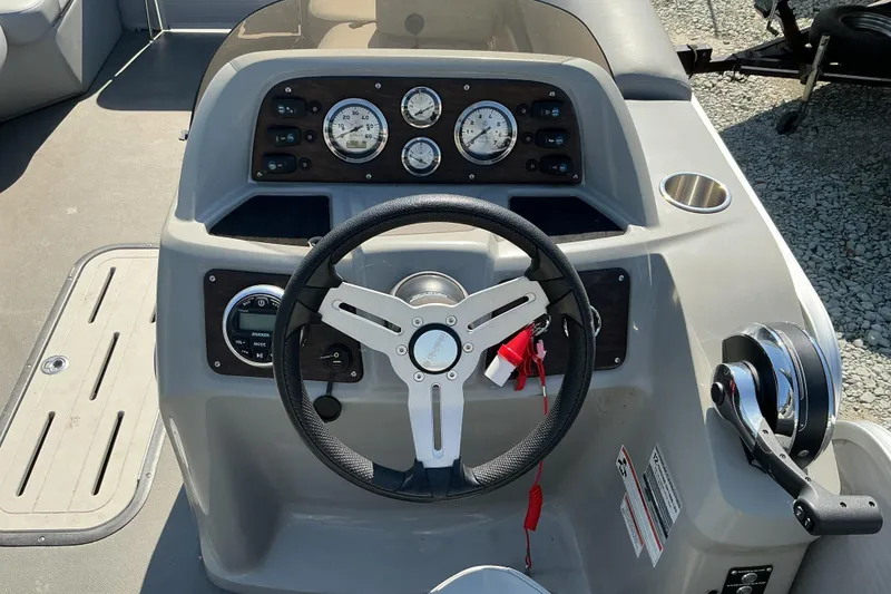 Slide: The Image of Steering console of 2018 Manitou 23 Aurora LE RF boat with gauges and controls. - 9
