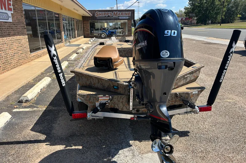 Slide: The Image of 2026 Xpress X18DB boat with Yamaha 90 engine at Shipps Marine dealership. - 7