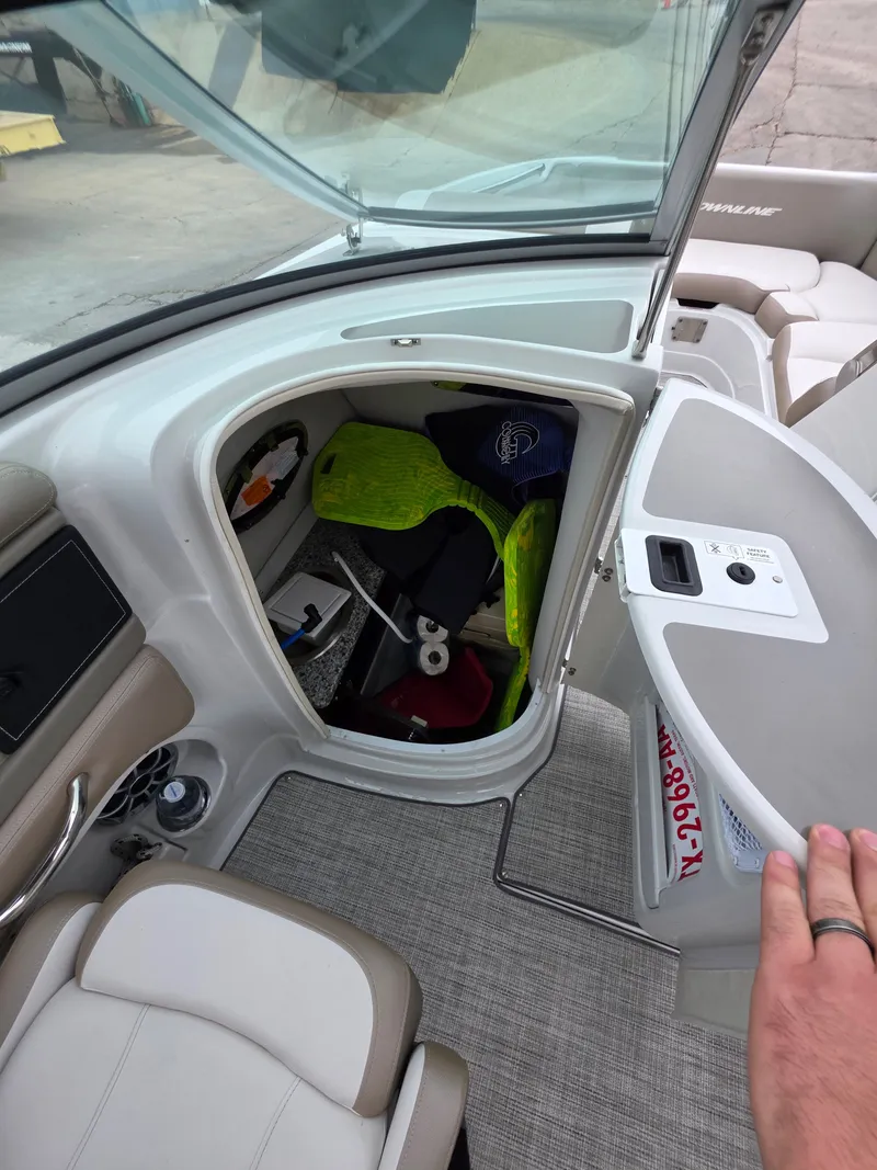 Slide: The Image of Crownline Boats Eclipse E255 2022 - 11
