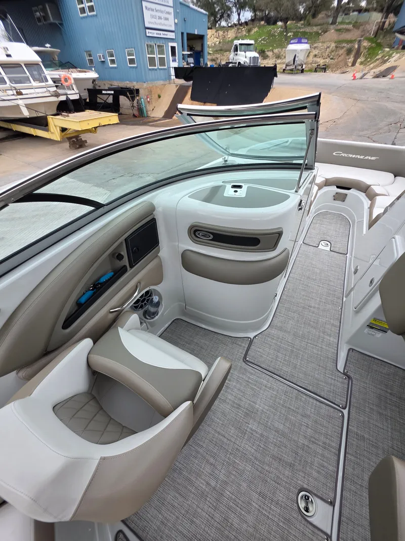 Slide: The Image of Crownline Boats Eclipse E255 2022 - 12