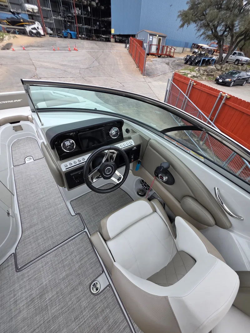 Slide: The Image of Crownline Boats Eclipse E255 2022 - 13