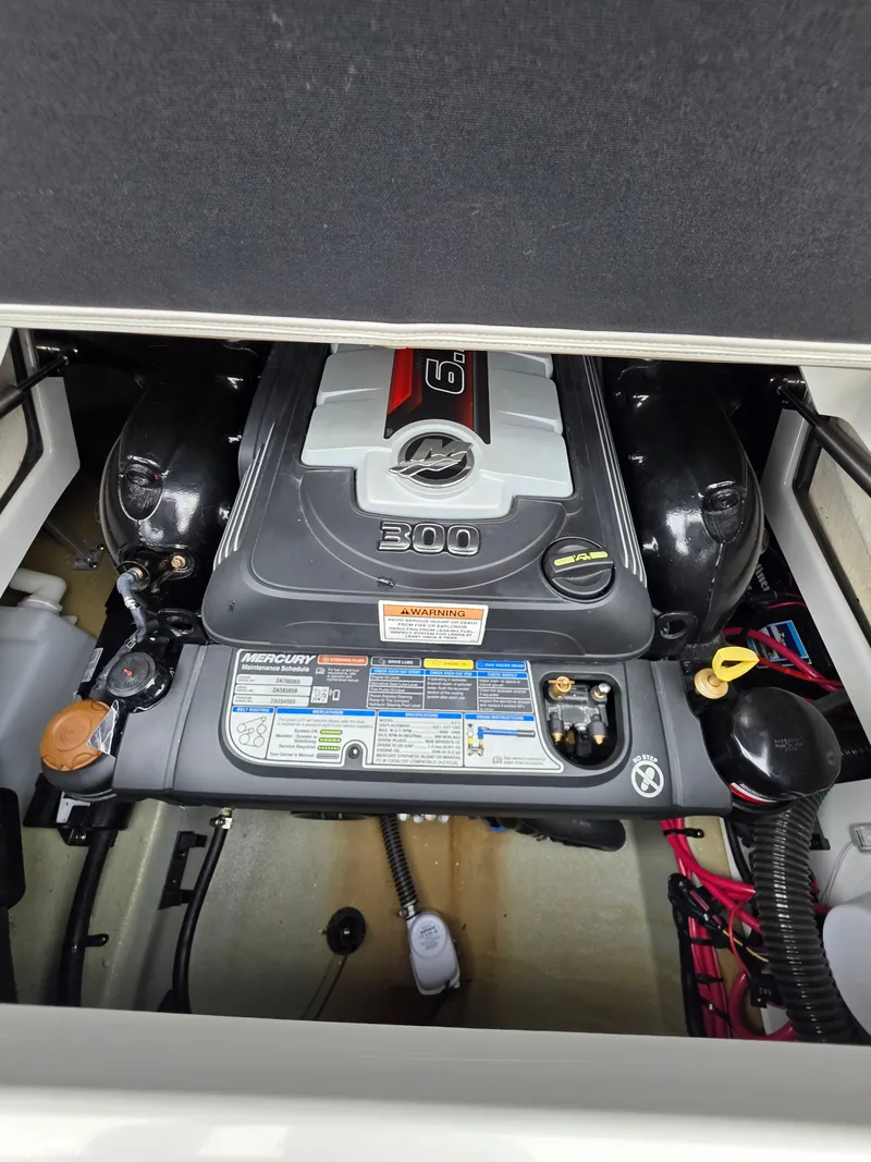 Slide: The Image of Crownline Boats Eclipse E255 2022 - 18