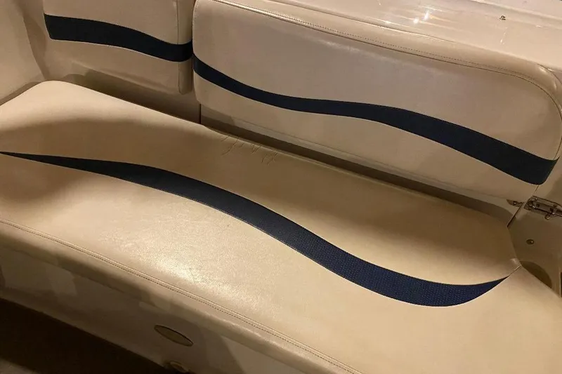 Slide: The Image of 2006 Starcraft 2000 IO Limited boat seating with blue accents. - 14