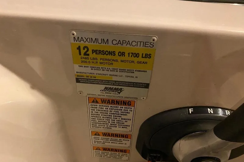 Slide: The Image of Capacity label on 2006 Starcraft 2000 IO Limited boat, seating 12 or 1700 lbs. - 15