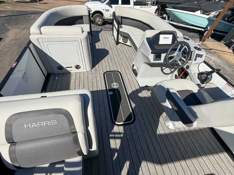 Slide: The Image of Harris Cruiser 210 SL 2025 - 12