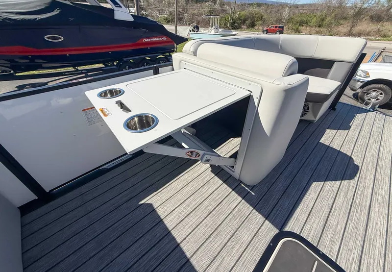 Slide: The Image of Harris Cruiser 210 SL 2025 - 17