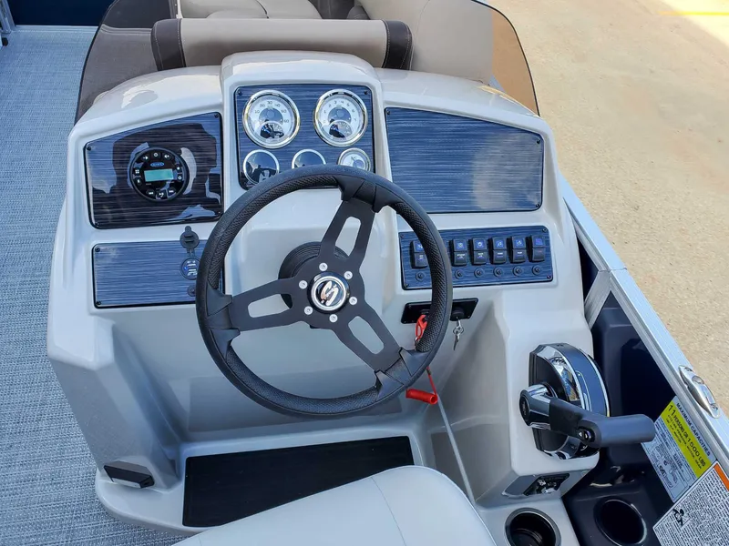 Slide: The Image of Sylvan Mirage 8522 LZ 2023 - 14