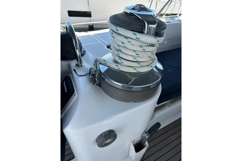 Slide: The Image of Winch on 2000 Beneteau 50 sailboat with coiled rope on deck. - 124