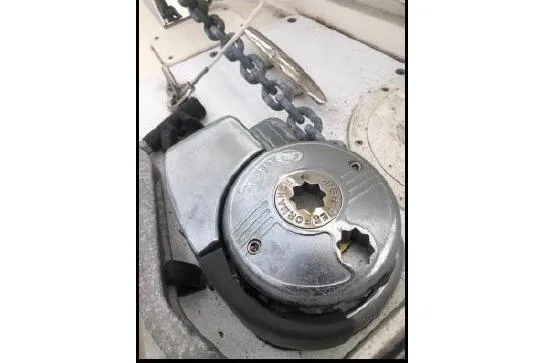 Slide: The Image of Anchor windlass on 2007 Sea Ray Sundancer 310 boat deck. - 15