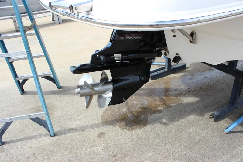Slide: The Image of 2005 Chaparral 265 SSi boat with MerCruiser outdrive and propeller on display. - 5