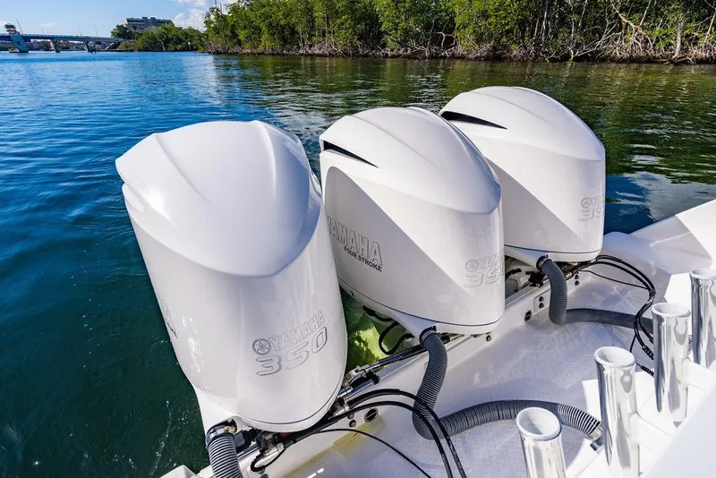 Slide: The Image of Three Yamaha 350 outboard engines on an Everglades 355 Center Console boat. - 33