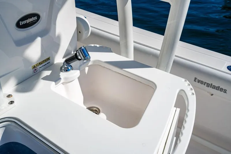 Slide: The Image of Everglades 355 Center Console 2019 with built-in sink. - 46
