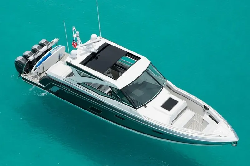 Slide: The Image of Manufacturer Provided Image: 2019 Formula 430 Super Sport Crossover boat on turquoise water. - 5