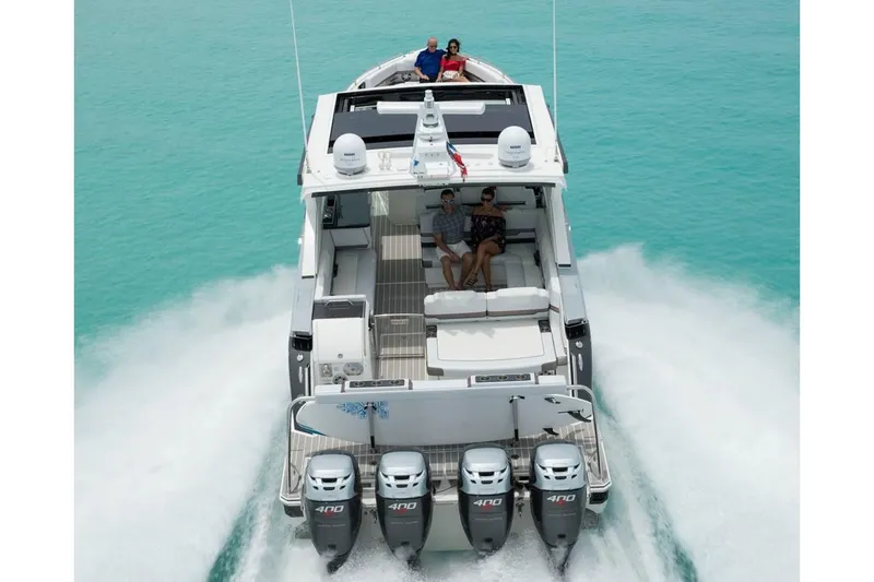Slide: The Image of Manufacturer Provided Image: 2019 Formula 430 Super Sport Crossover cruising on turquoise water. - 7