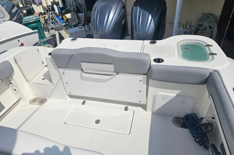 Slide: The Image of NauticStar 28 XS 2022 model emblem on white surface. - 29