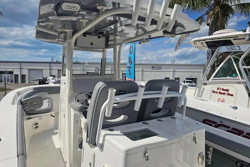 Slide: The Image of Livewell on a 2022 NauticStar 28 XS boat, open lid showing interior. - 36