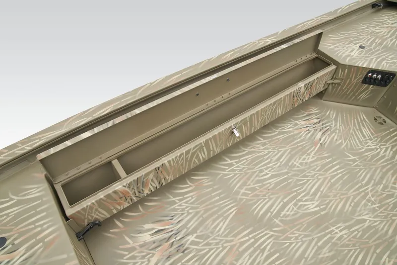 Slide: The Image of Manufacturer Provided Image: Tracker Grizzly 1654 T Sportsman - 26