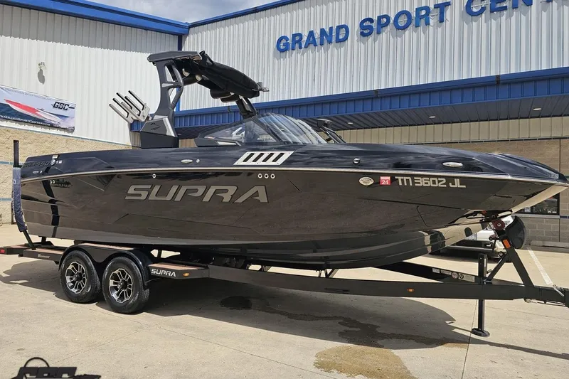 Slide: The Image of 2022 Supra SE 550 boat on trailer at Grand Sport Center. - 14