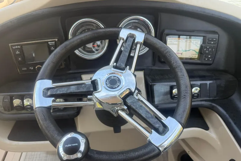Slide: The Image of Steering wheel and dashboard of 2018 Avalon Catalina Funship Platinum boat. - 18
