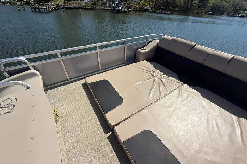 Slide: The Image of 2018 Avalon Catalina Funship Platinum boat deck with cushioned seating by the water. - 28