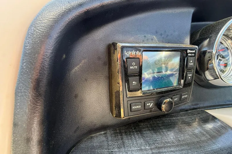 Slide: The Image of Infinity PRV-315 stereo system on 2018 Avalon Catalina Funship Platinum dashboard. - 29