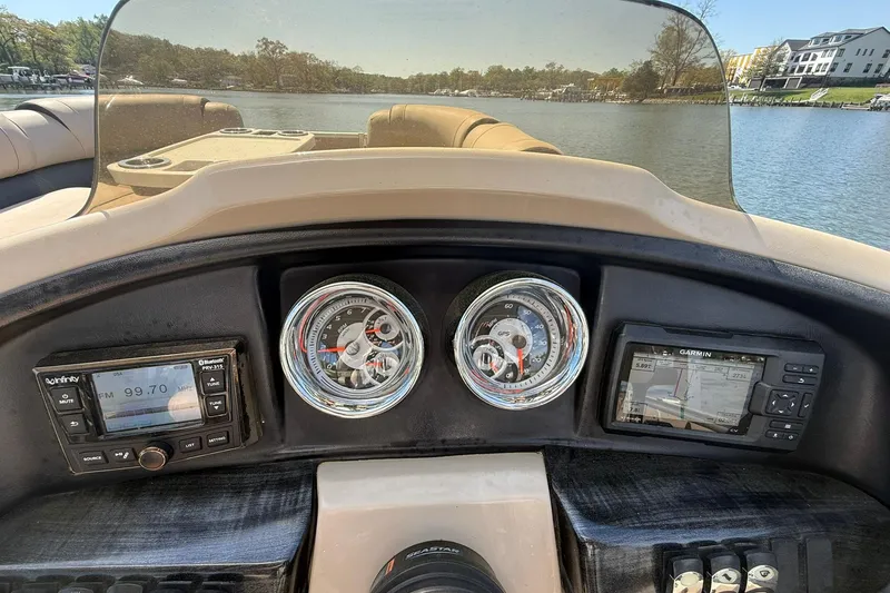 Slide: The Image of Dashboard of 2018 Avalon Catalina Funship Platinum with GPS and radio controls. - 32