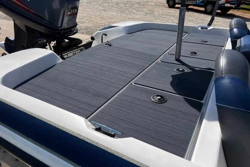 Slide: The Image of 1999 Skeeter SX170 boat deck with Yamaha 115 outboard motor, featuring sleek storage compartments. - 10
