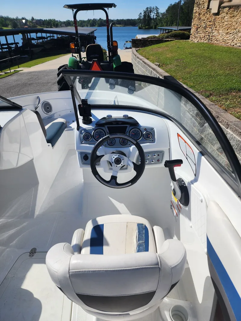 Slide: The Image of Tahoe 500 TS 2019 - 4