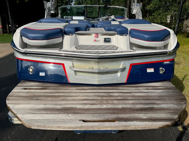Slide: The Image of 2015 MasterCraft X20 boat with blue and red upholstery. - 11