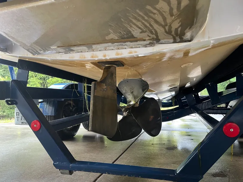 Slide: The Image of Underside of a 2015 MasterCraft X20 boat on a trailer. - 16