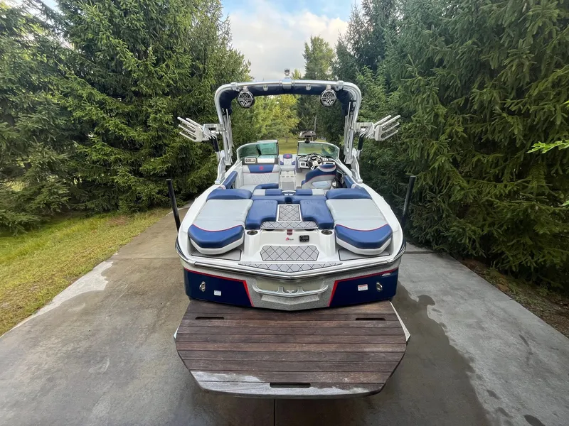 Slide: The Image of 2015 MasterCraft X20 boat parked on a driveway. - 17