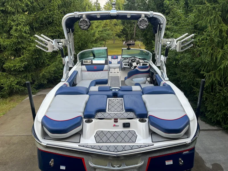 Slide: The Image of 2015 MasterCraft X20 boat with luxurious interior and modern features. - 18