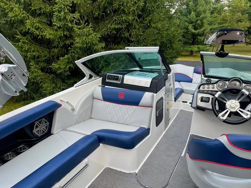 Slide: The Image of Interior of a 2015 MasterCraft X20 boat with blue and white seating. - 27