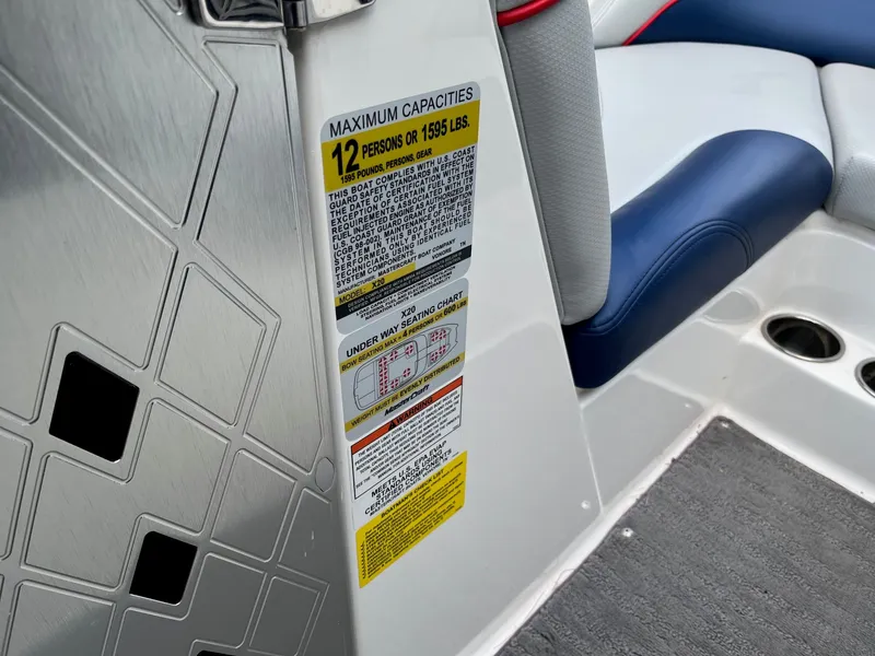 Slide: The Image of MasterCraft X20 2015 boat capacity label, maximum 12 persons or 1955 pounds. - 34