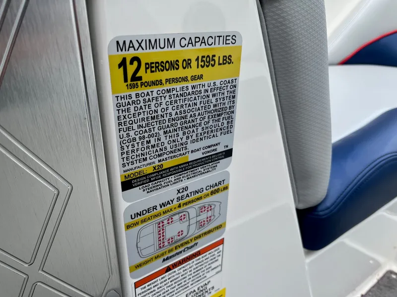 Slide: The Image of MasterCraft X20 2015 boat capacity label, maximum capacity 12 persons or 1595 lbs. - 35