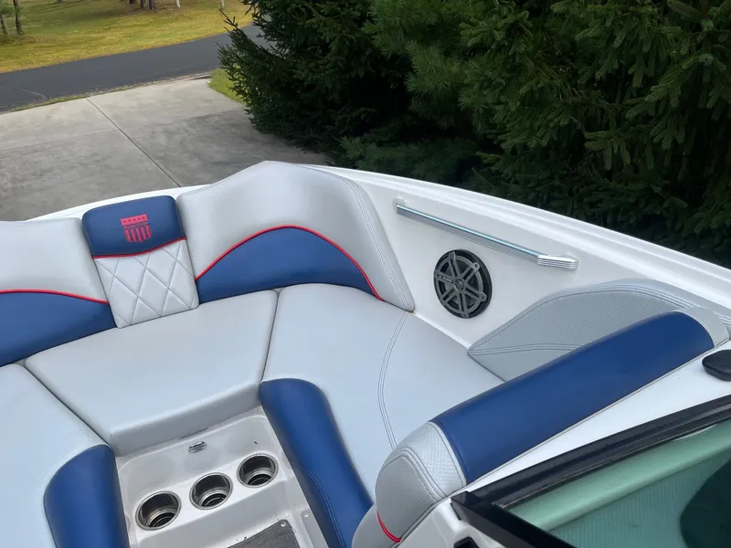 Slide: The Image of Interior of a 2015 MasterCraft X20 boat with blue and white seating. - 39