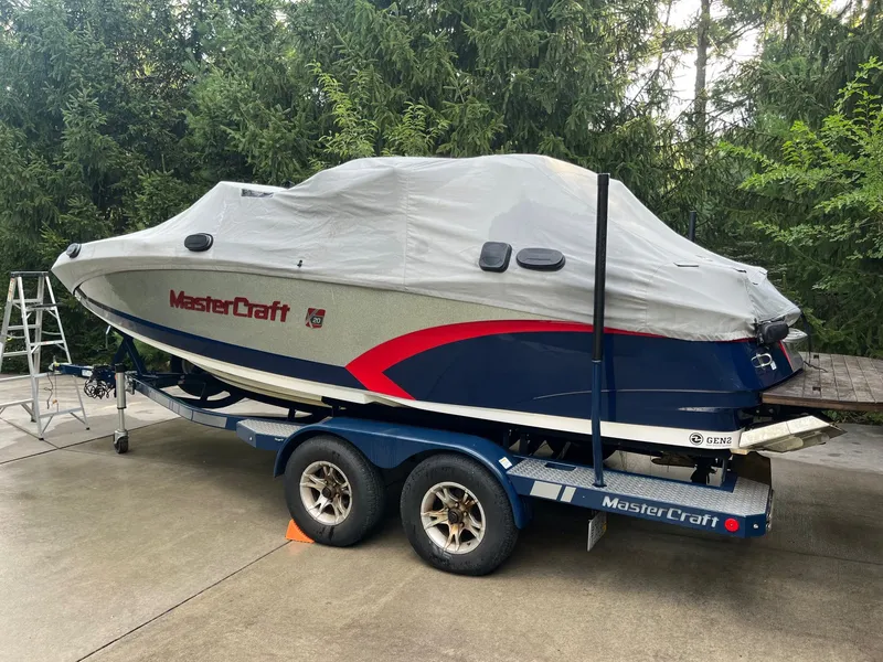 Slide: The Image of 2015 MasterCraft X20 boat on trailer with cover. - 41