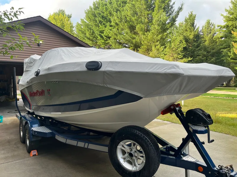 Slide: The Image of 2015 MasterCraft X20 boat with cover on trailer. - 42