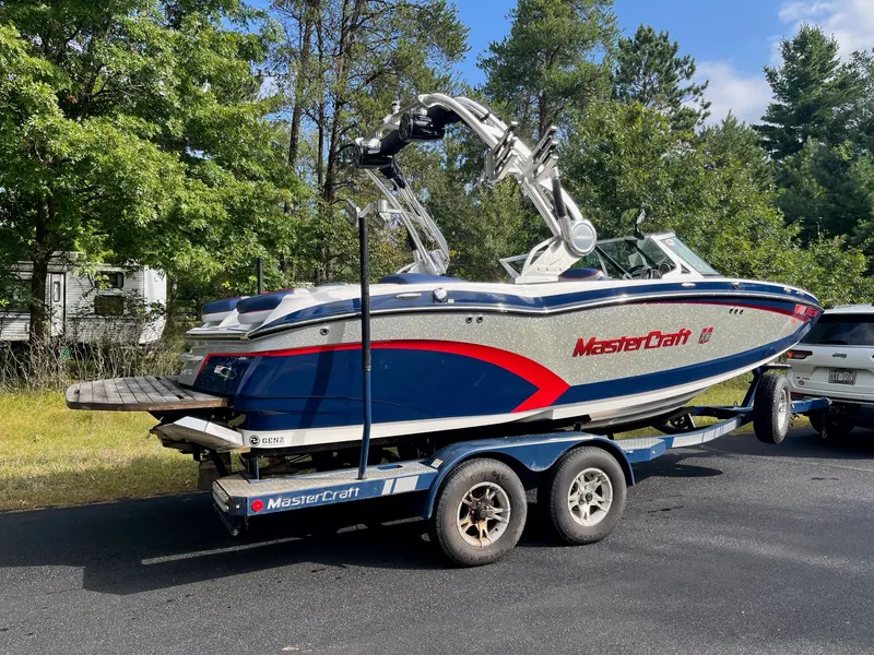 Slide: The Image of 2015 MasterCraft X20 boat parked on trailer outdoors. - 7