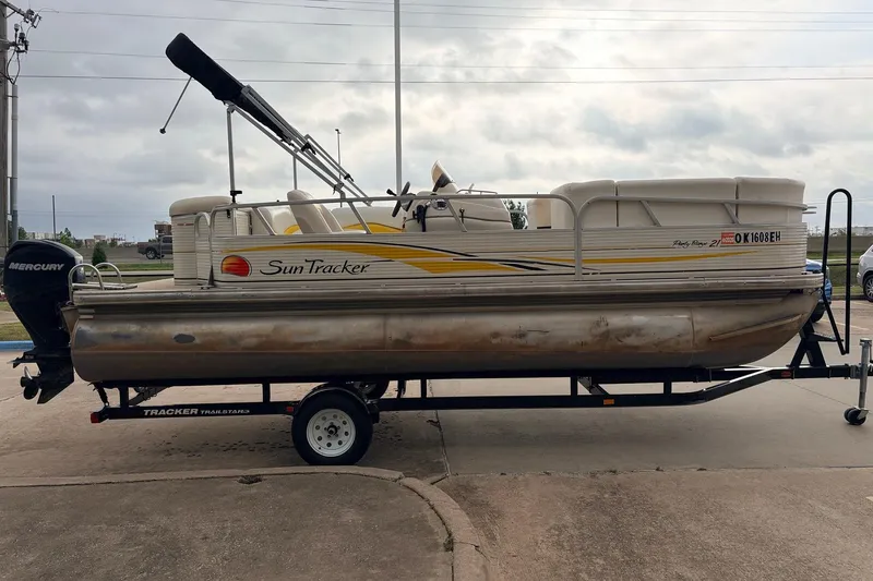 Slide: The Image of 2008 Sun Tracker Party Barge 21 Signature Series pontoon boat on trailer. - 5