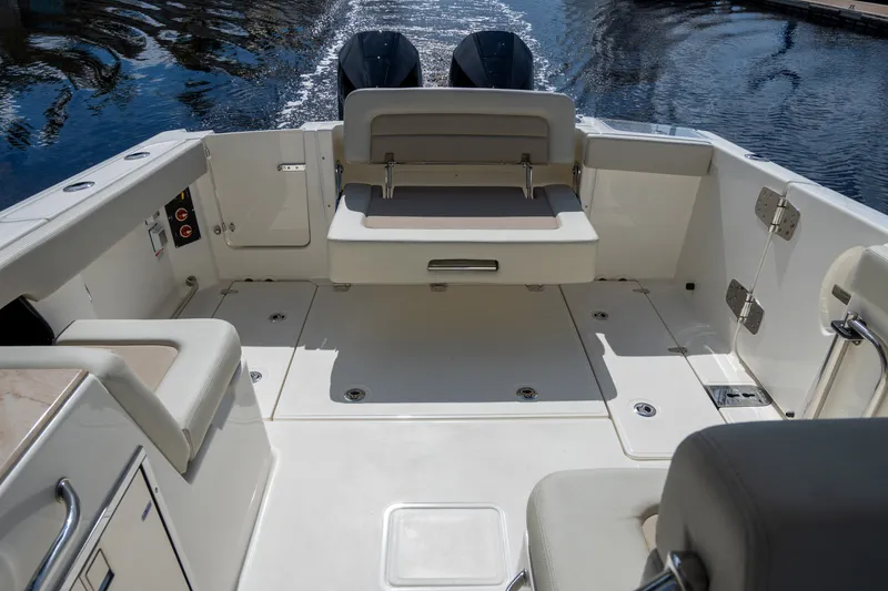 Slide: The Image of Boston Whaler 280 Vantage 2027 - 16