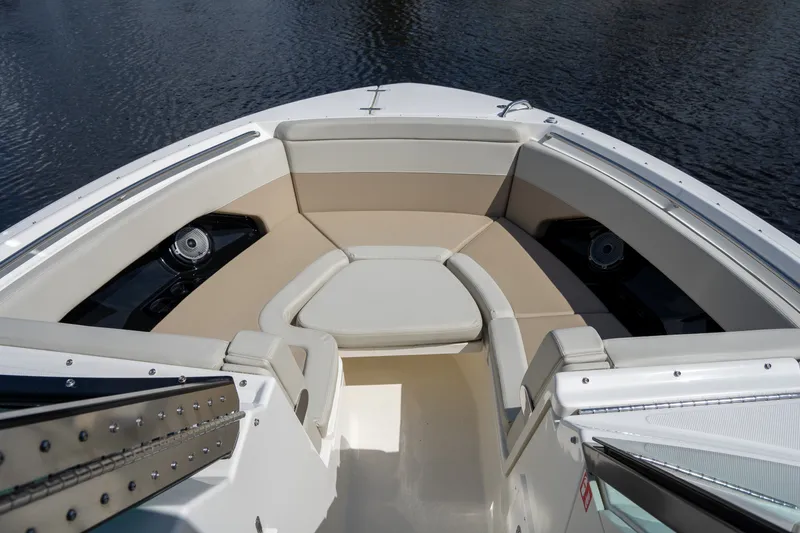 Slide: The Image of Boston Whaler 280 Vantage 2027 - 17