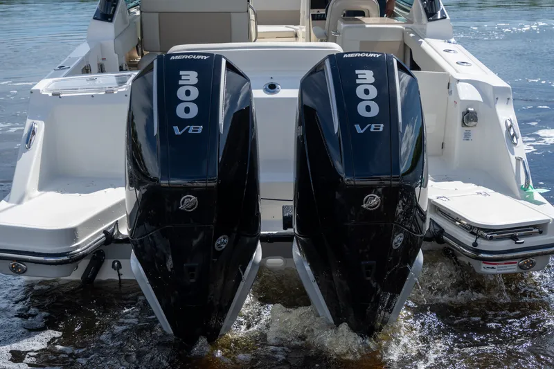 Slide: The Image of Boston Whaler 280 Vantage 2027 - 4