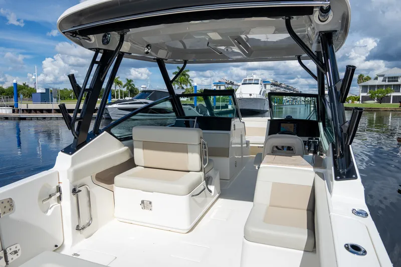 Slide: The Image of Boston Whaler 280 Vantage 2027 - 5