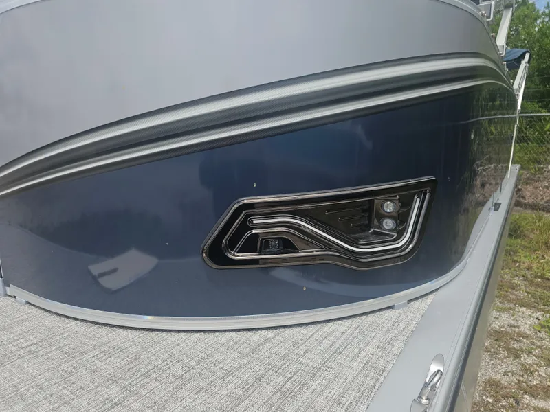 Slide: The Image of 2026 Avalon LSZ 2185 QUAD LOUNGER boat, close-up of design. - 16