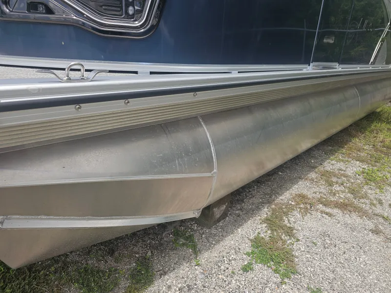 Slide: The Image of Close-up of Avalon LSZ 2185 QUAD LOUNGER pontoon, year 2026. - 18